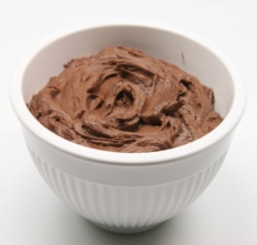 http://www.110pounds.com/wp-content/uploads/2011/02/img_chocolate-frosting_resize.jpg